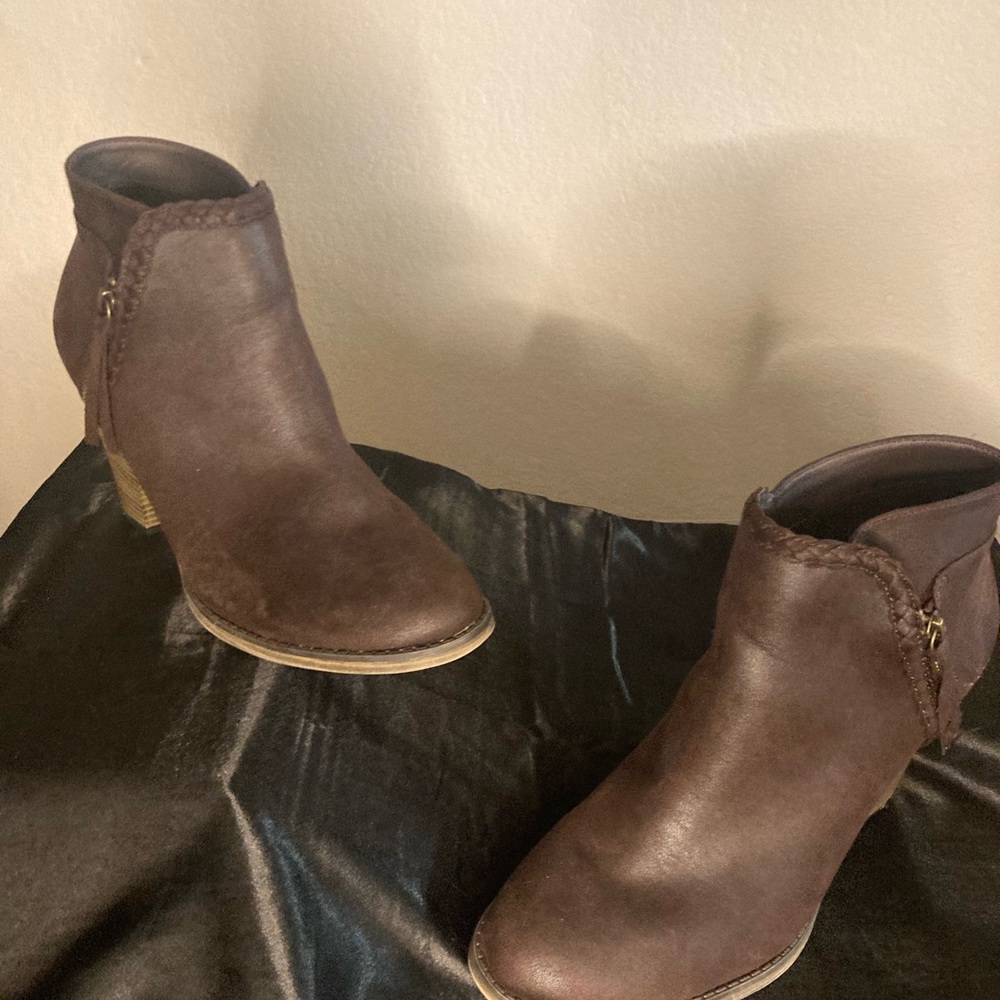 Rustic Boots - Picture 3 of 10